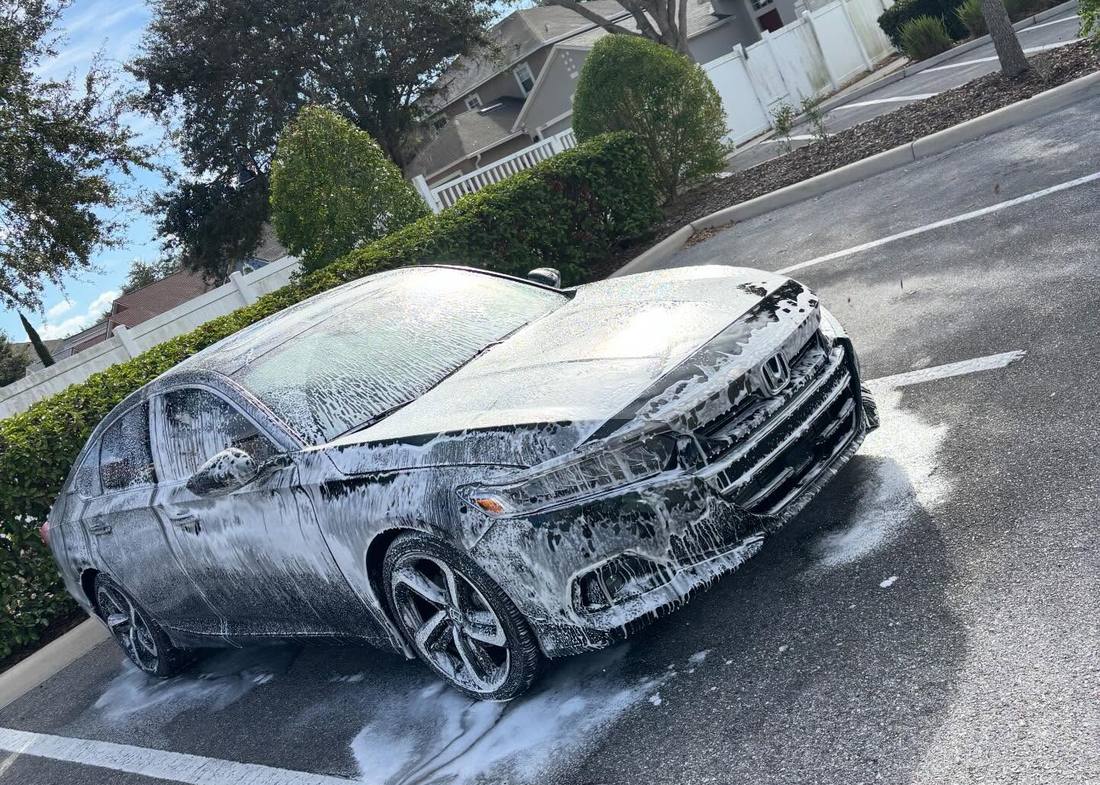 Premier One washing a sedan on location in the 727